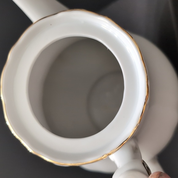 VGT,Holly Hobbie White Porcelain Teapot Features A Young Girl In a Green Dress. - Picture 8 of 12